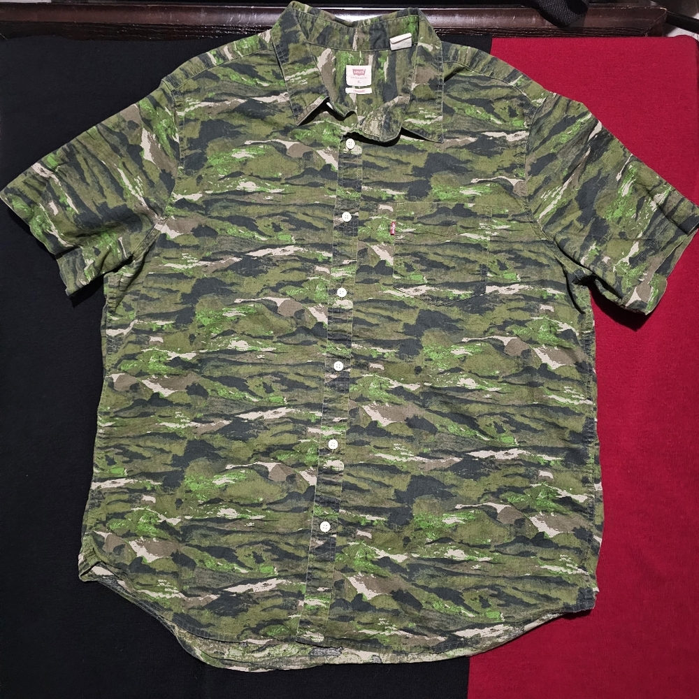 Levi's Tiger Stripe Green Camo Shirt Men's XL Standard Short Sleeve Button Up